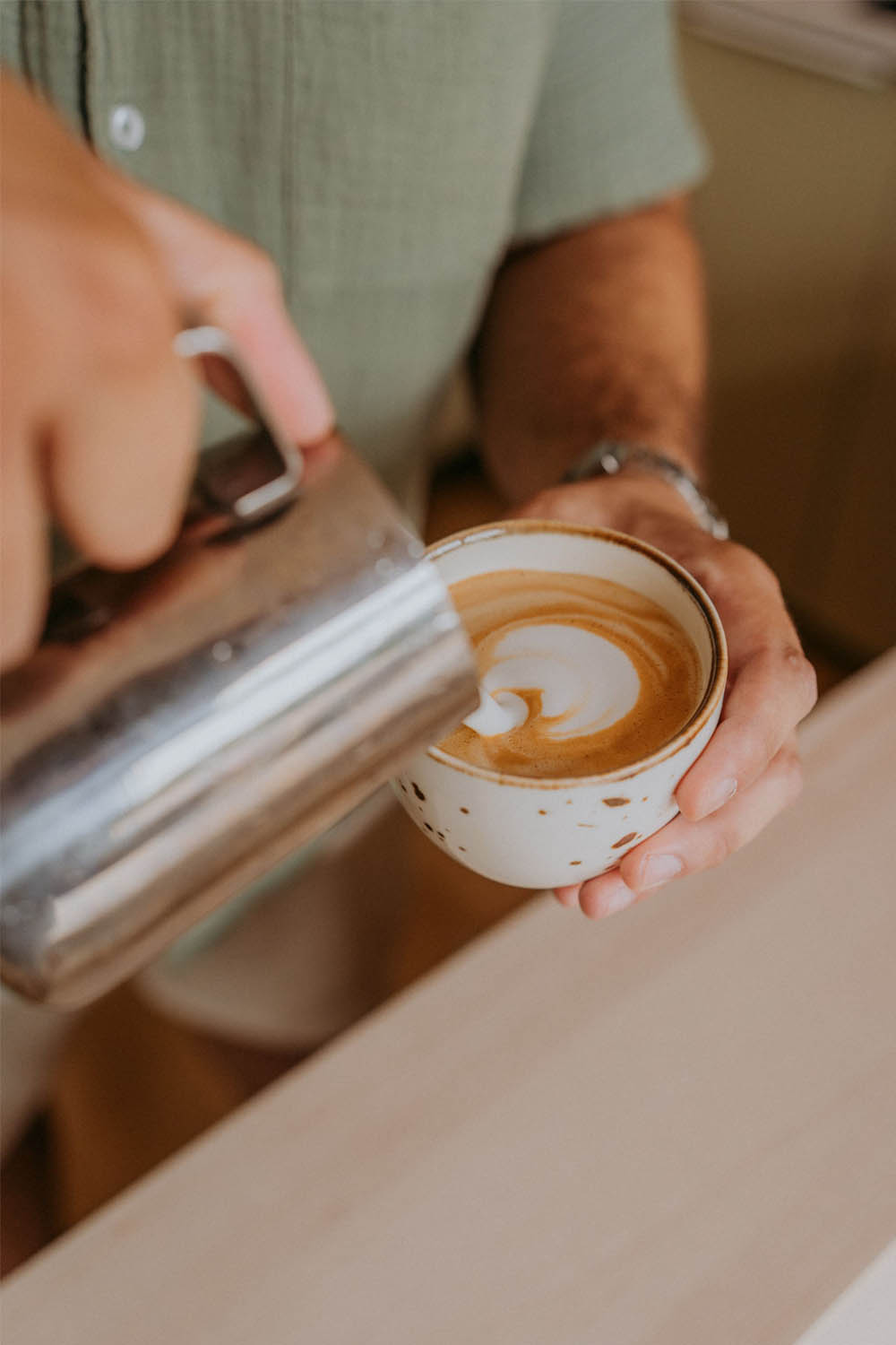 Espresso z gałką lodów – klasyczne affogato serwowane w kawiarni w Radomiu